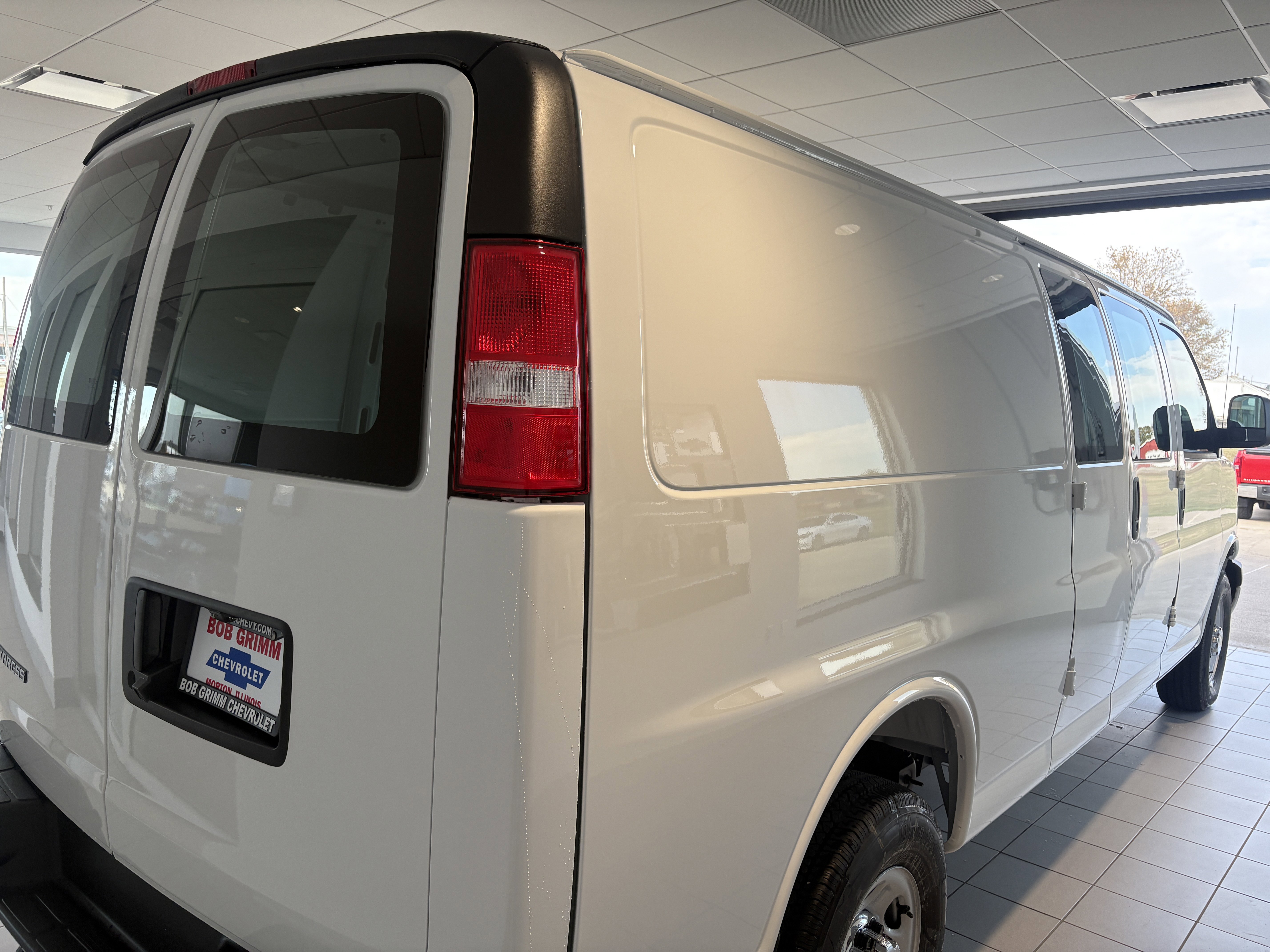 New 2025 Chevrolet Express 3500 Extended w/ Driver Convenience Package image 5