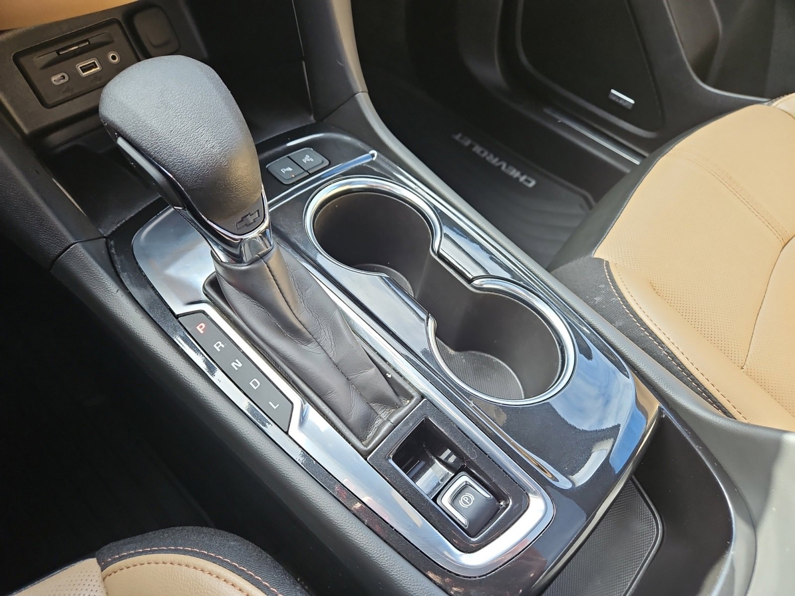 Used 2023 Chevrolet Equinox Premier image 25