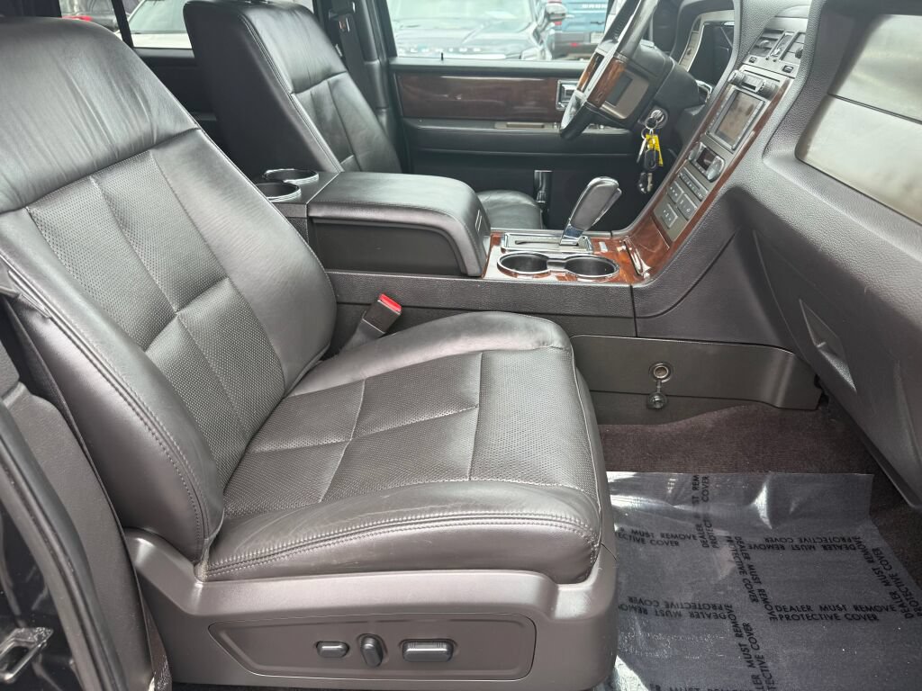 Used 2014 Lincoln Navigator 4WD image 29