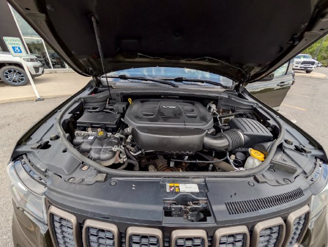 Used 2016 Jeep Grand Cherokee Laredo 75th Anniversary AWD/4WD image 24