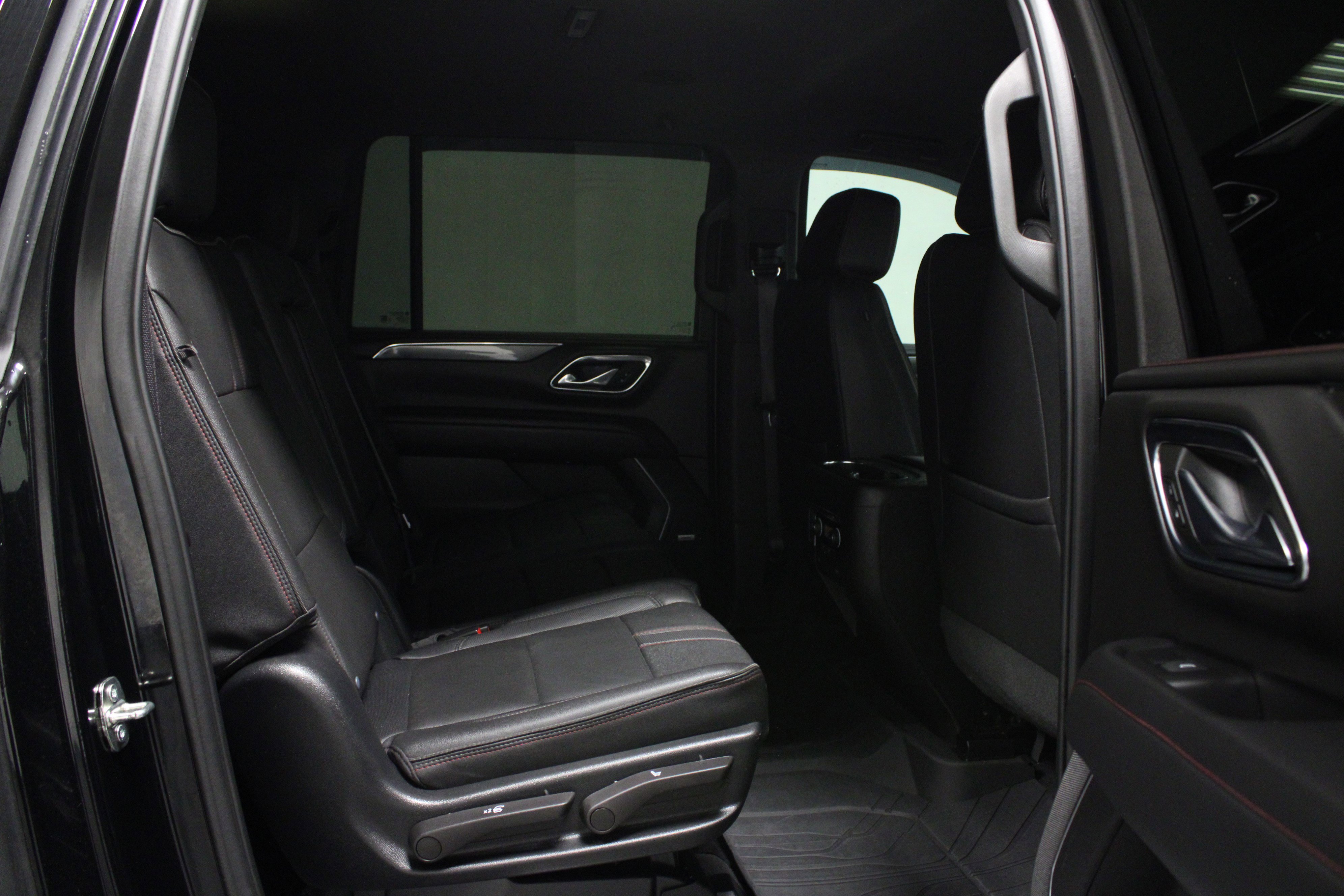 Used 2023 Chevrolet Suburban RST AWD/4WD image 16