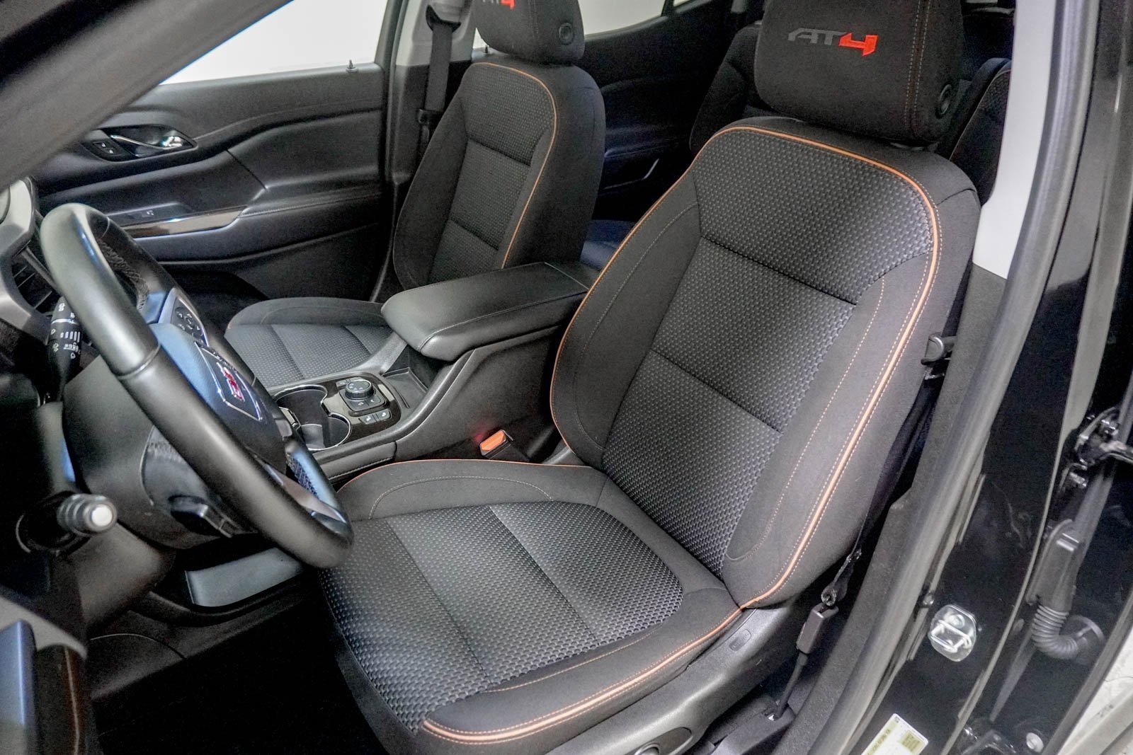 Used 2023 GMC Acadia AT4 image 19