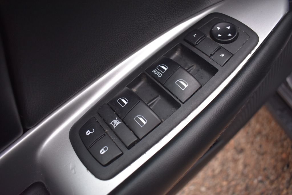 Used 2019 Jeep Cherokee Limited w/ Luxury Group AWD/4WD image 60
