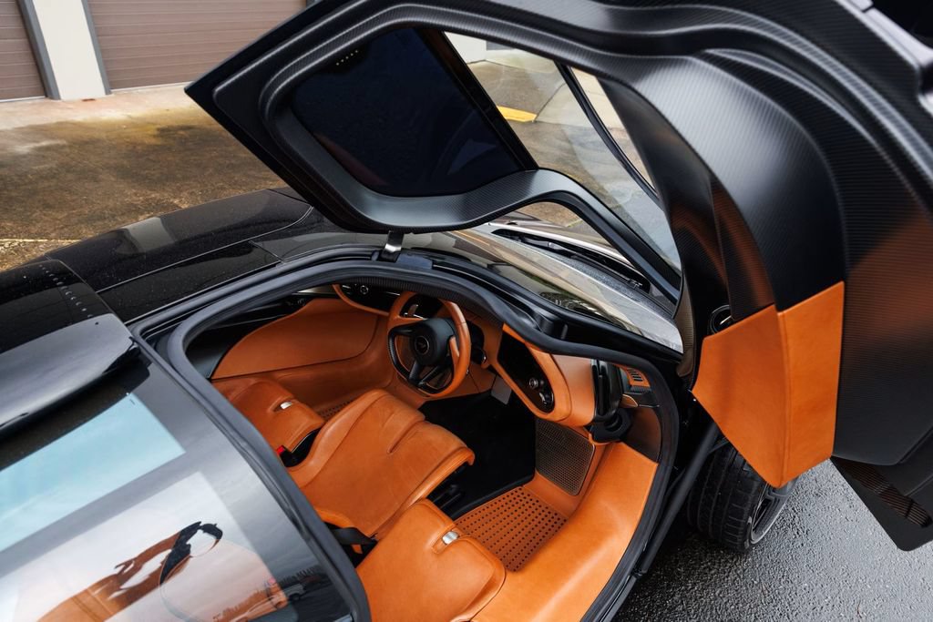 Used 2020 McLaren Speedtail RWD image 32