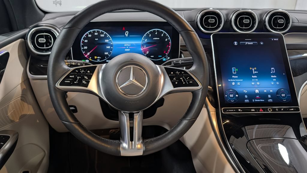 Used 2024 Mercedes-Benz GLC 300 4MATIC image 13