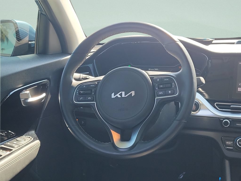 Used 2022 Kia Niro EX FWD image 12