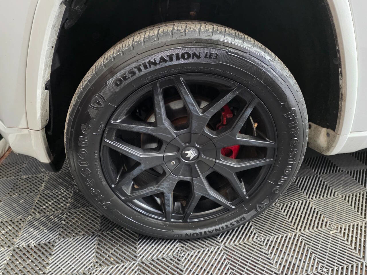 Used 2015 Jeep Grand Cherokee Overland w/ Advanced Technology Group image 32