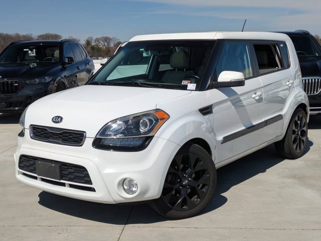Used 2013 Kia Soul ! w/ Premium Pkg image 1