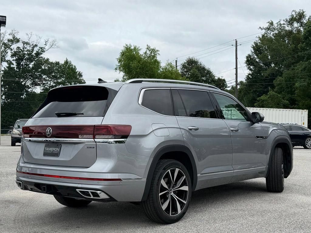 Used 2024 Volkswagen Atlas SEL Premium R-Line AWD/4WD image 4