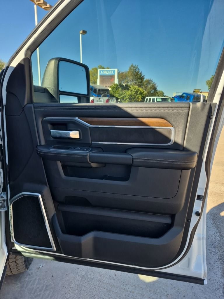 Used 2023 RAM 2500 Laramie AWD/4WD image 16