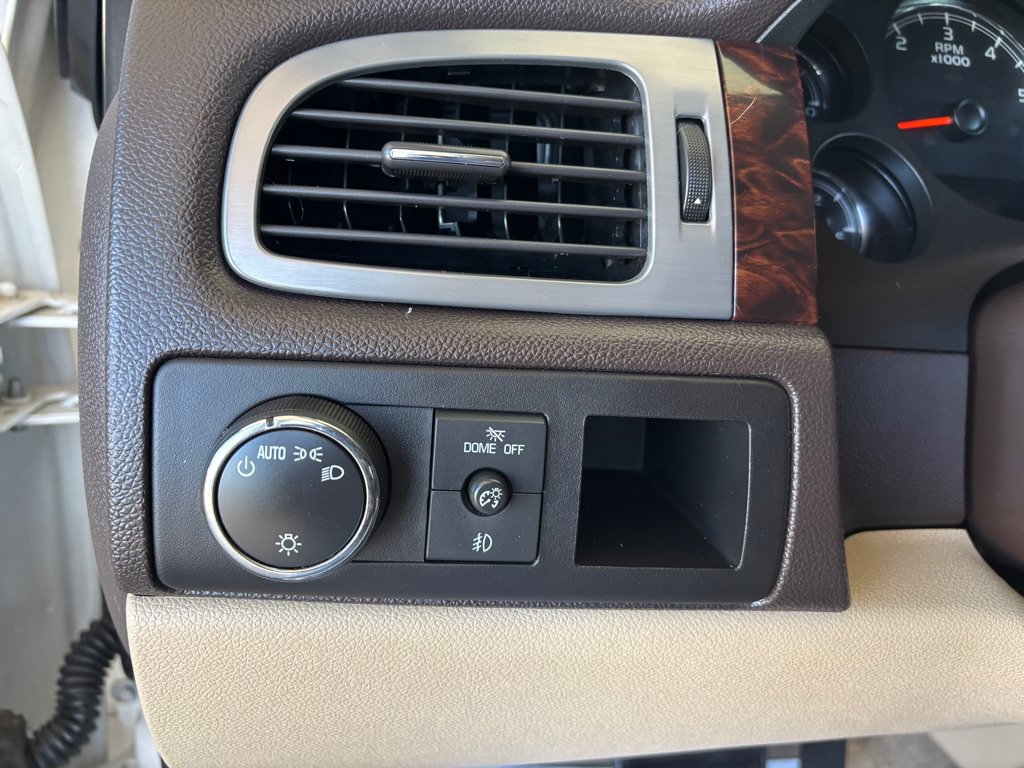 Used 2013 GMC Yukon XL Denali AWD/4WD image 16