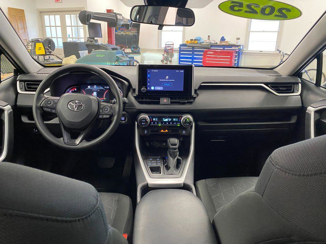 Used 2025 Toyota RAV4 XLE image 9