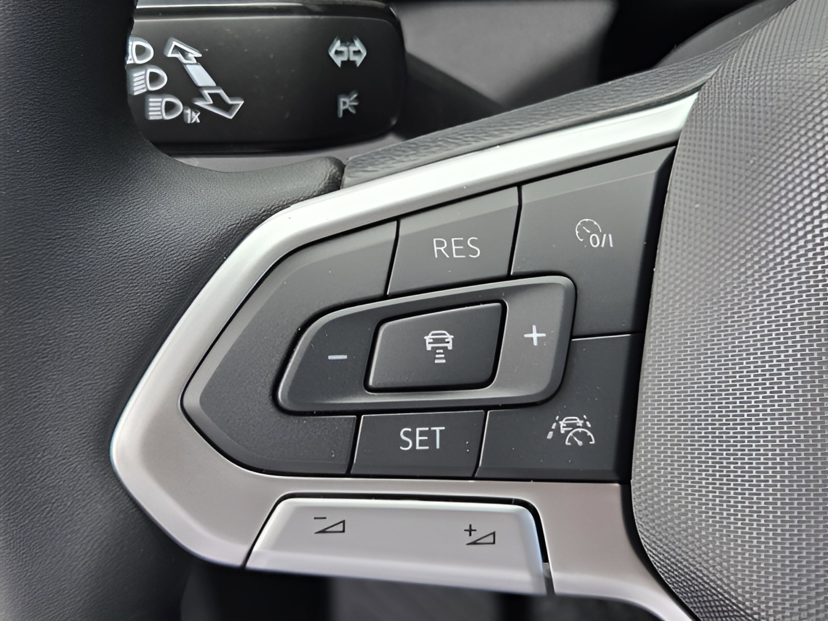 New 2026 Volkswagen Taos SE FWD image 20