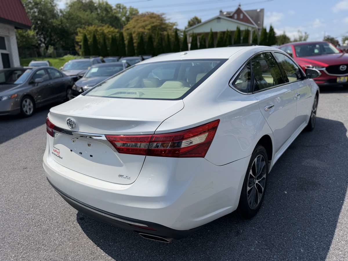Used 2018 Toyota Avalon XLE w/ All Weather Liner Package FWD image 7