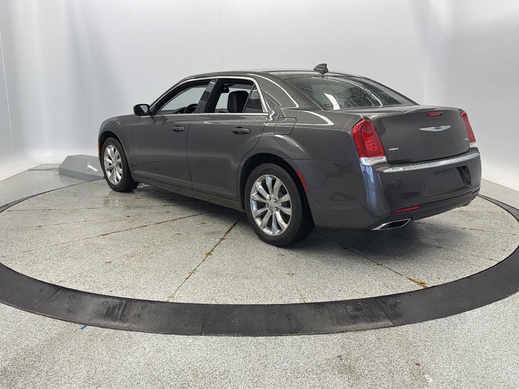 Used 2021 Chrysler 300 Touring L AWD/4WD image 2