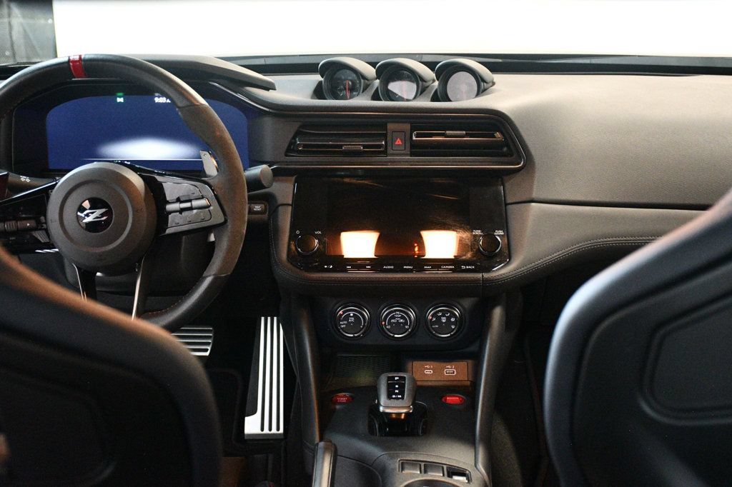 Used 2025 Nissan Z NISMO w/ Floor Mat Package RWD image 5