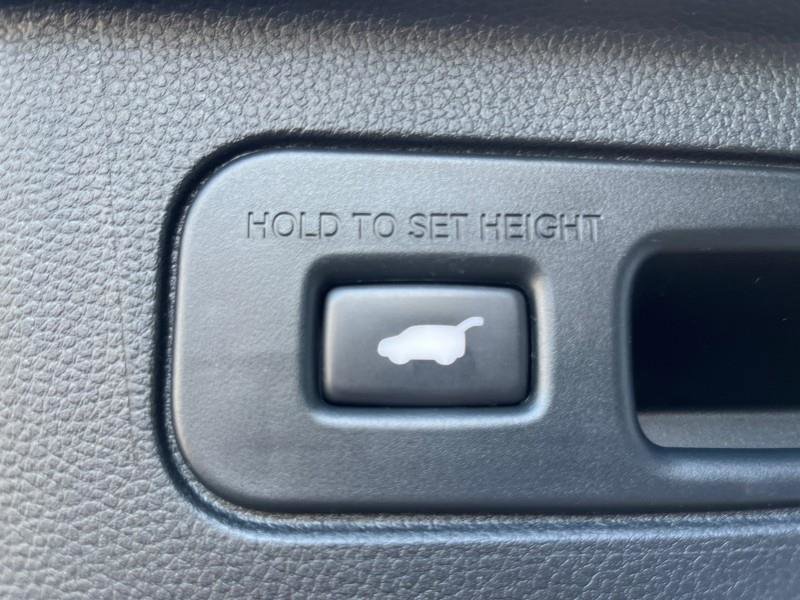 Used 2024 Honda Pilot Touring image 12