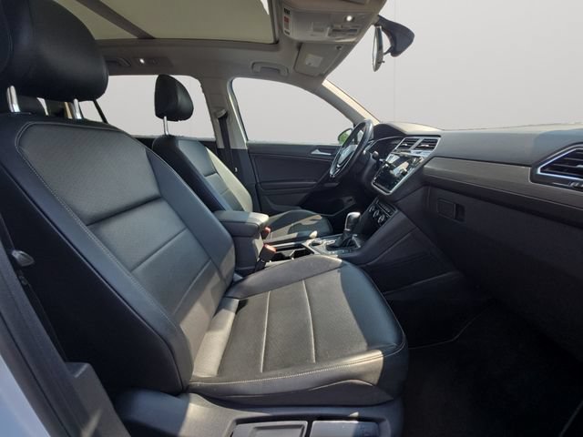 Used 2019 Volkswagen Tiguan SEL AWD/4WD image 14