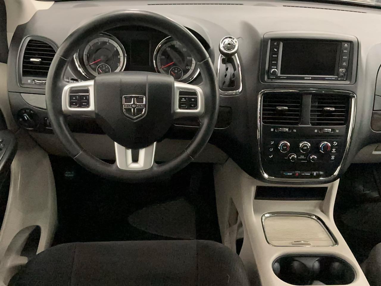 Used 2014 Dodge Grand Caravan SXT w/ Rear Park Assist Package FWD image 18