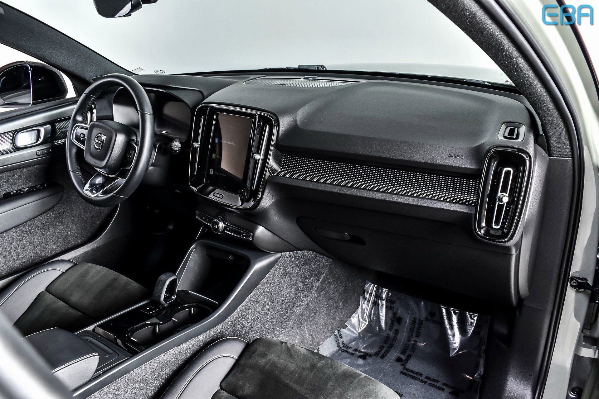 Used 2022 Volvo XC40 P8 Recharge Ultimate image 23