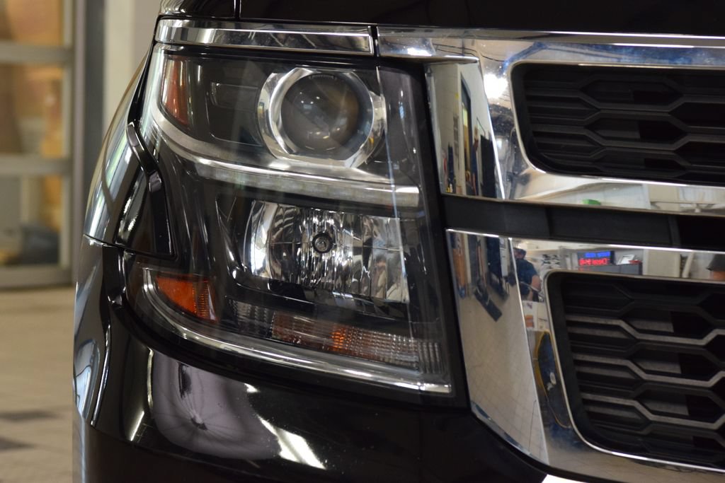 Used 2019 Chevrolet Tahoe LT w/ Z71 Midnight Edition AWD/4WD image 12