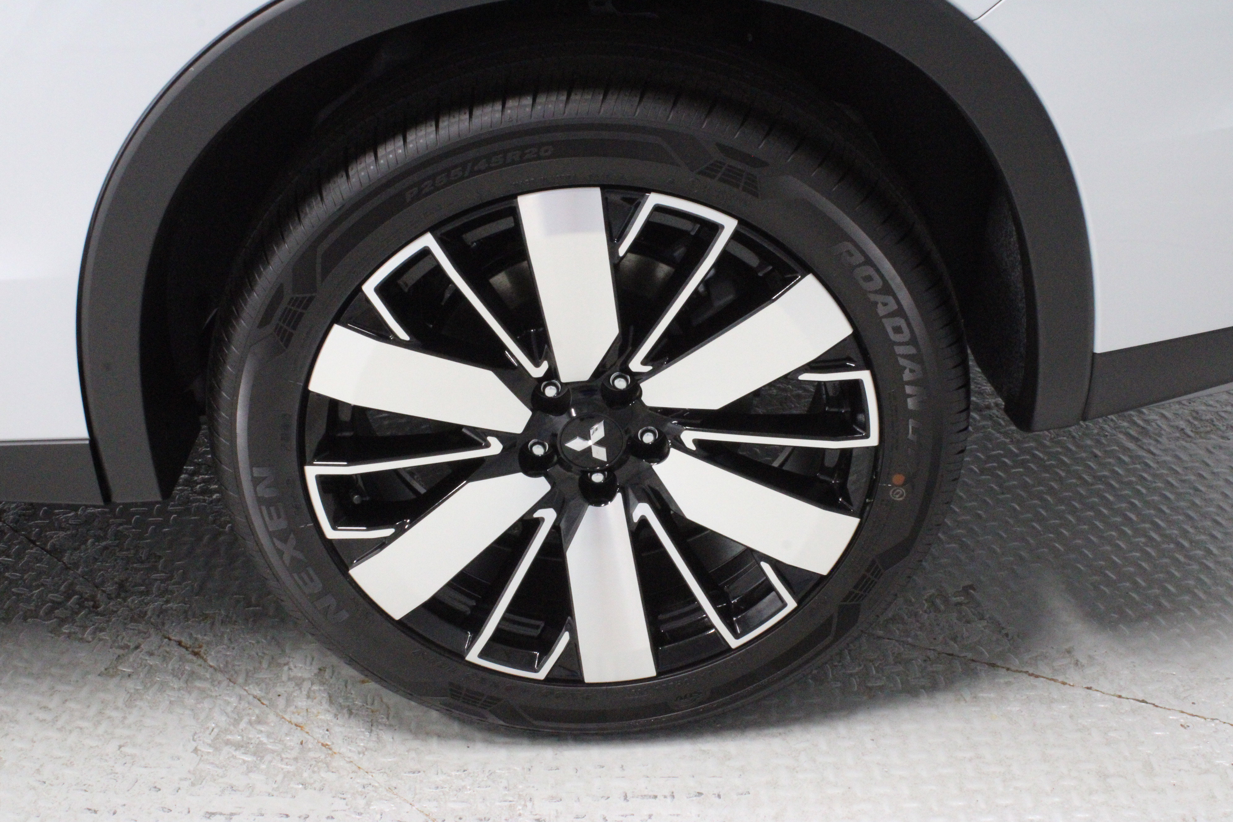 New 2025 Mitsubishi Outlander SE image 37