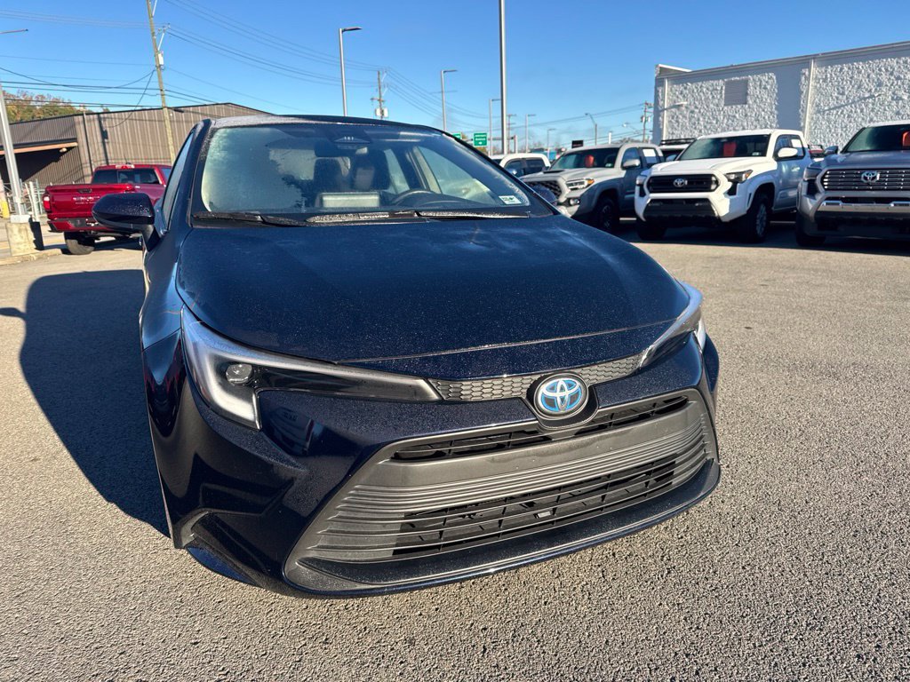 Used 2018 Toyota Corolla SE FWD image 2