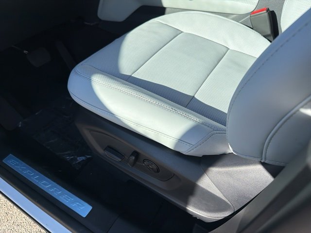 New 2026 Ford Explorer Platinum w/ LUX Leather Package image 11