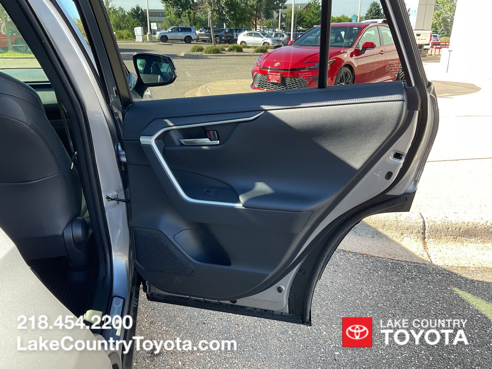 Used 2025 Toyota RAV4 XSE w/ Advanced Technology Package AWD/4WD image 12
