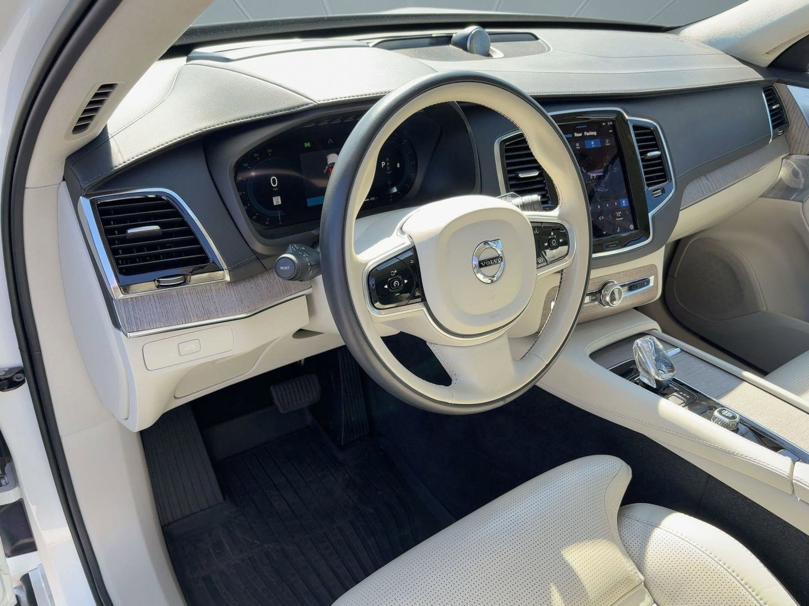 Certified 2023 Volvo XC90 B6 Ultimate w/ Lounge Package image 4