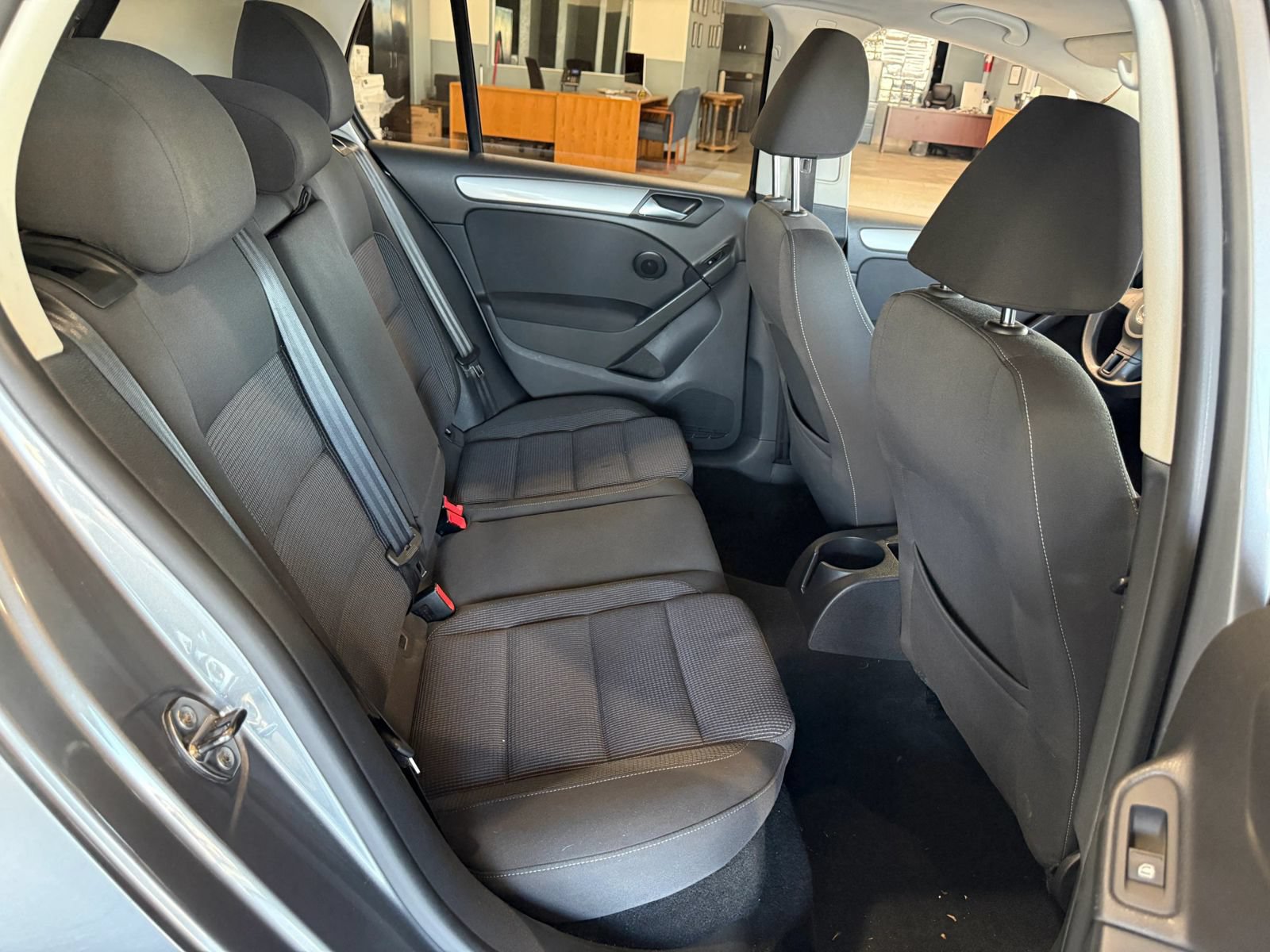Used 2012 Volkswagen Golf 4-Door FWD image 10