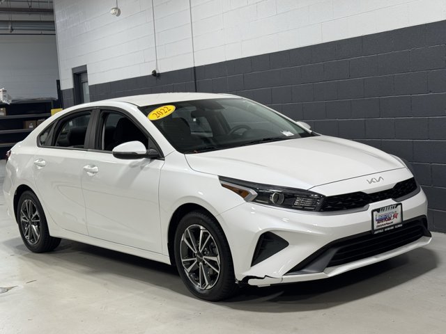 Used 2022 Kia Forte LXS w/ LXS Technology Package FWD image 2