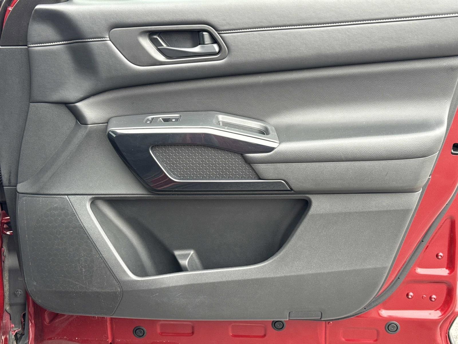 Used 2024 Nissan Pathfinder SV image 24