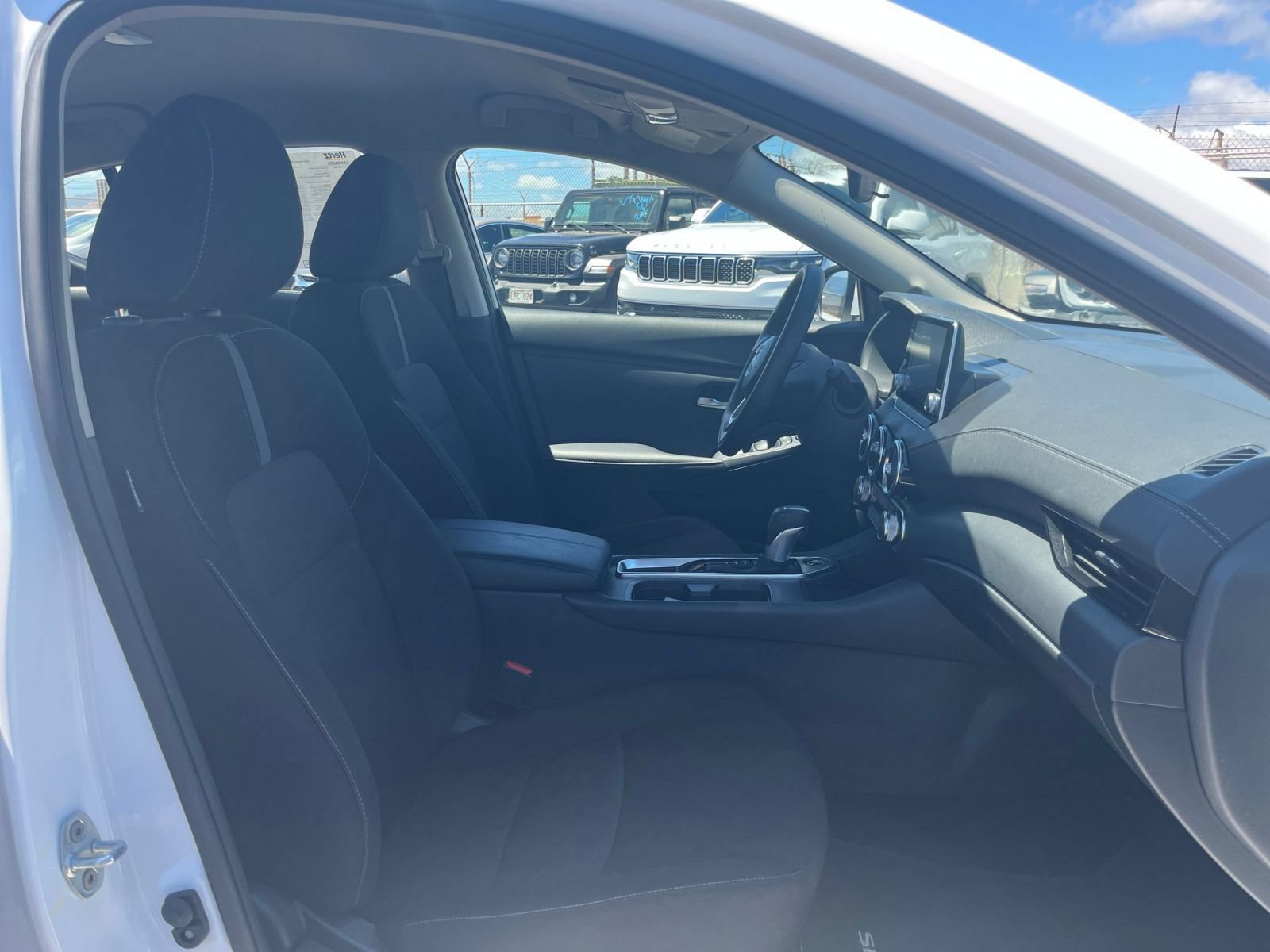 Used 2025 Nissan Sentra SV FWD image 32
