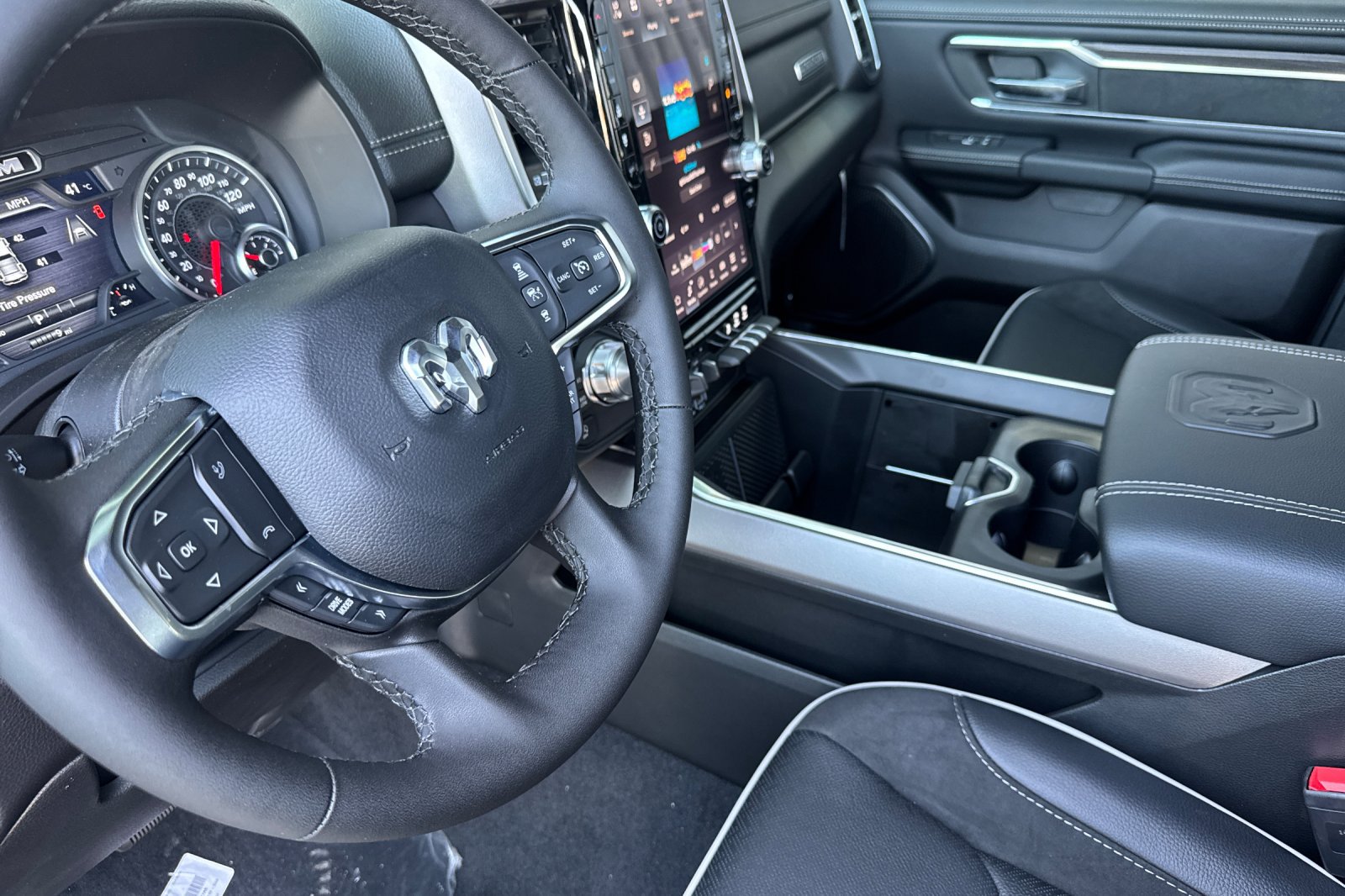 New 2026 RAM 1500 Laramie w/ Night Edition AWD/4WD image 9