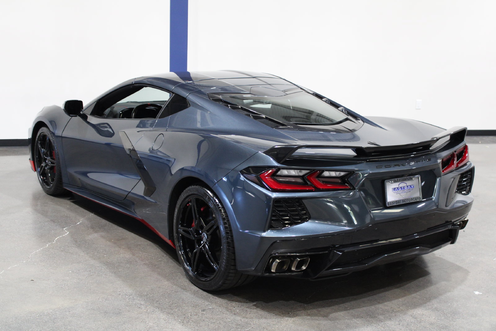 Used 2021 Chevrolet Corvette Stingray Coupe w/ Z51 Performance Package RWD image 12