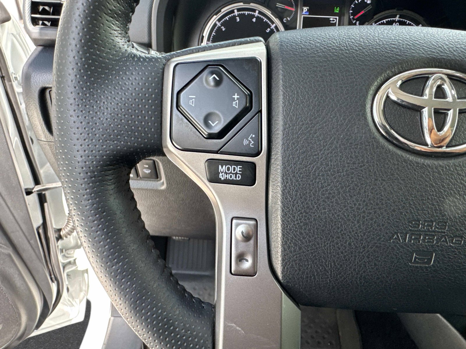 Used 2024 Toyota 4Runner Limited AWD/4WD image 32