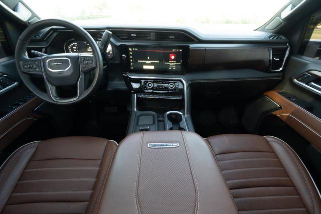 Used 2025 GMC Sierra 2500 Denali Ultimate image 17