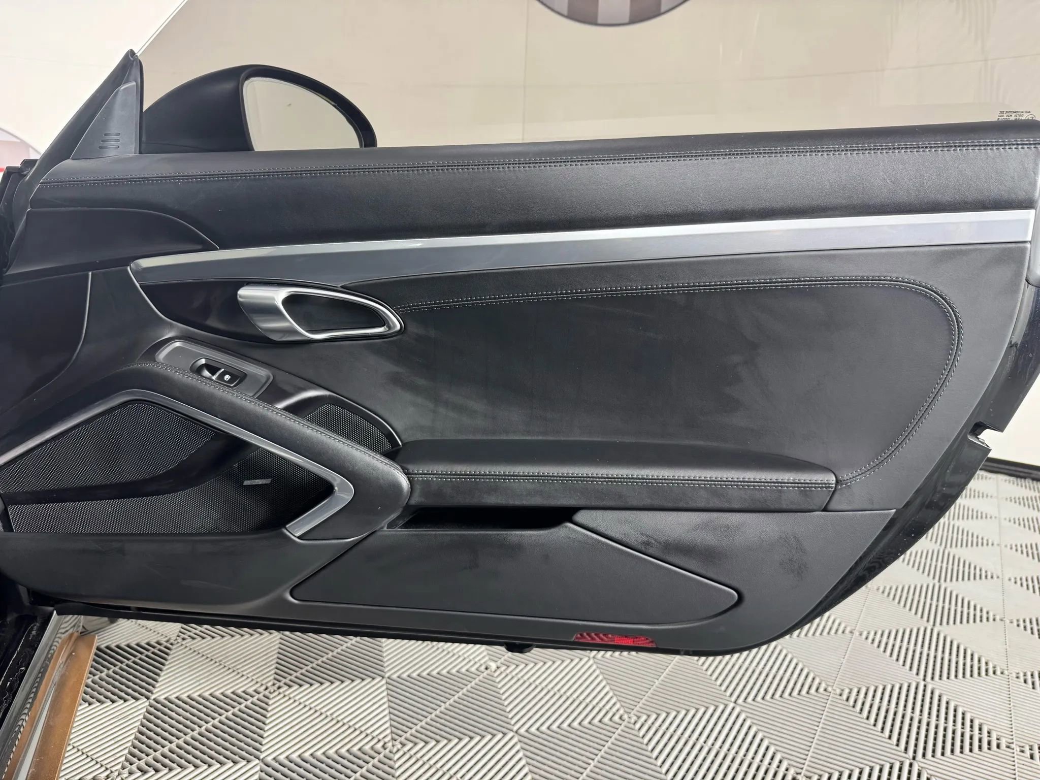 Used 2018 Porsche 718 Cayman image 32