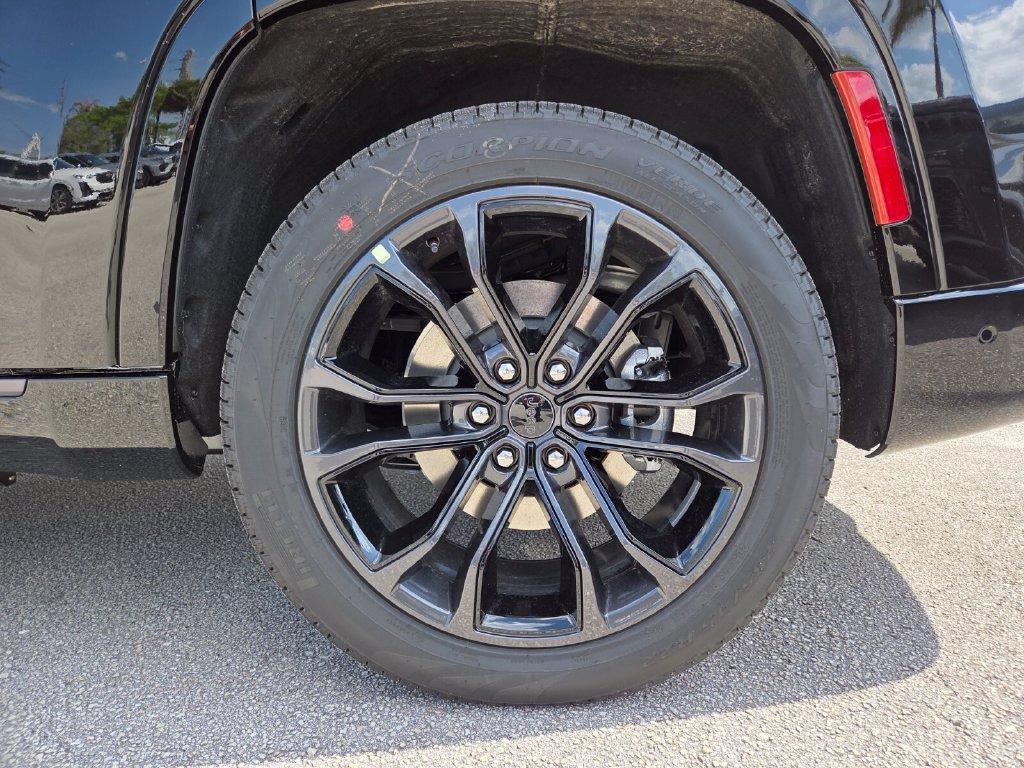 New 2026 Jeep Grand Wagoneer Summit AWD/4WD image 7