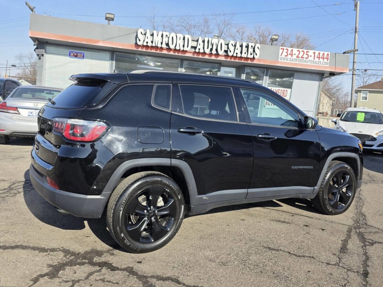 Used 2019 Jeep Compass Latitude FWD image 10