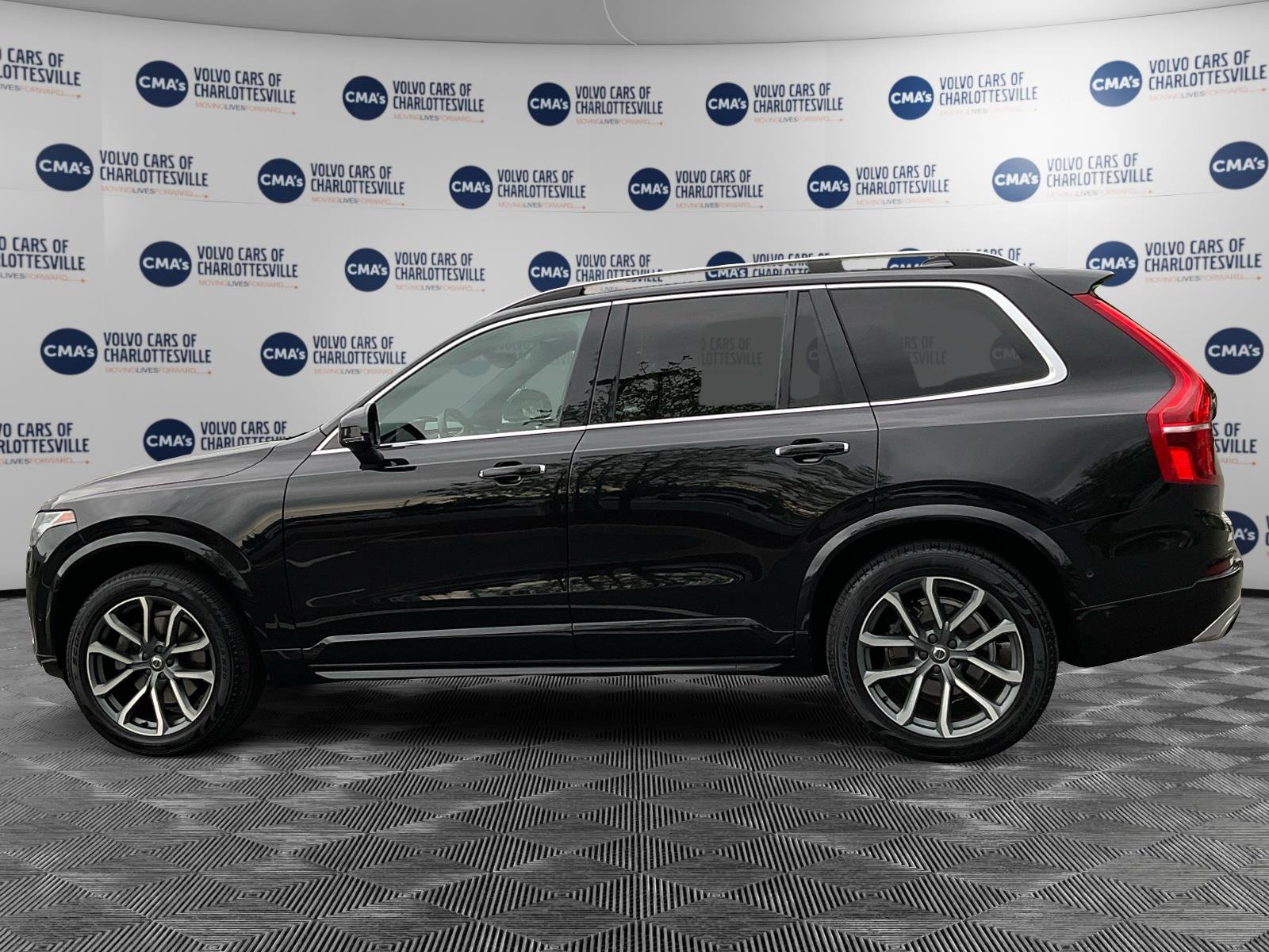 Used 2017 Volvo XC90 T6 Momentum w/ Vision Package image 2