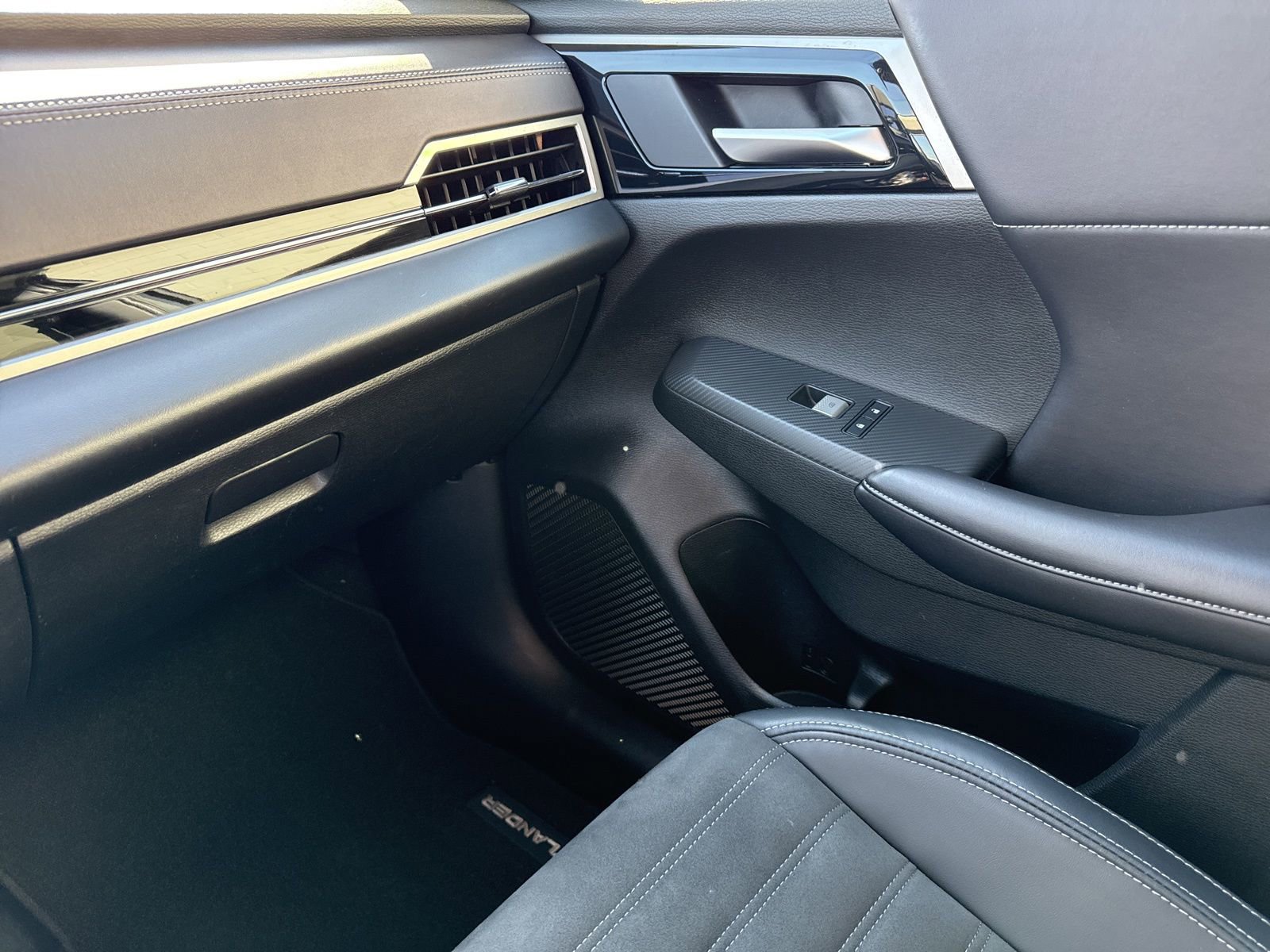 Used 2024 Mitsubishi Outlander SE Black Edition image 29