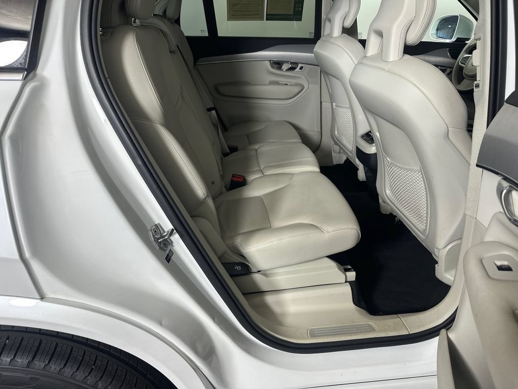 Used 2021 Volvo XC90 T5 Momentum w/ Climate Package FWD image 15