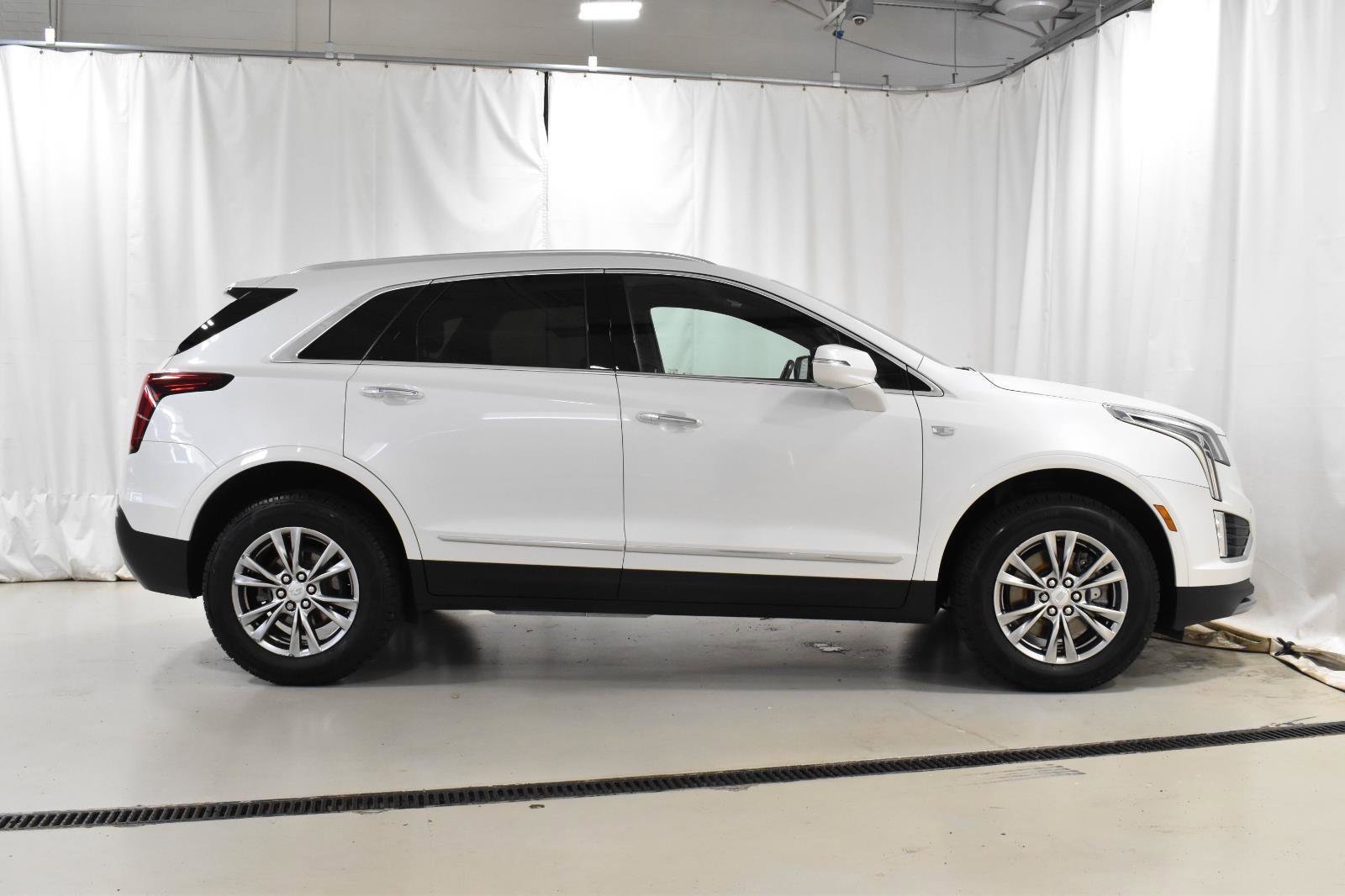 Certified 2022 Cadillac XT5 Premium Luxury w/ LPO, Floor Liner Package image 30