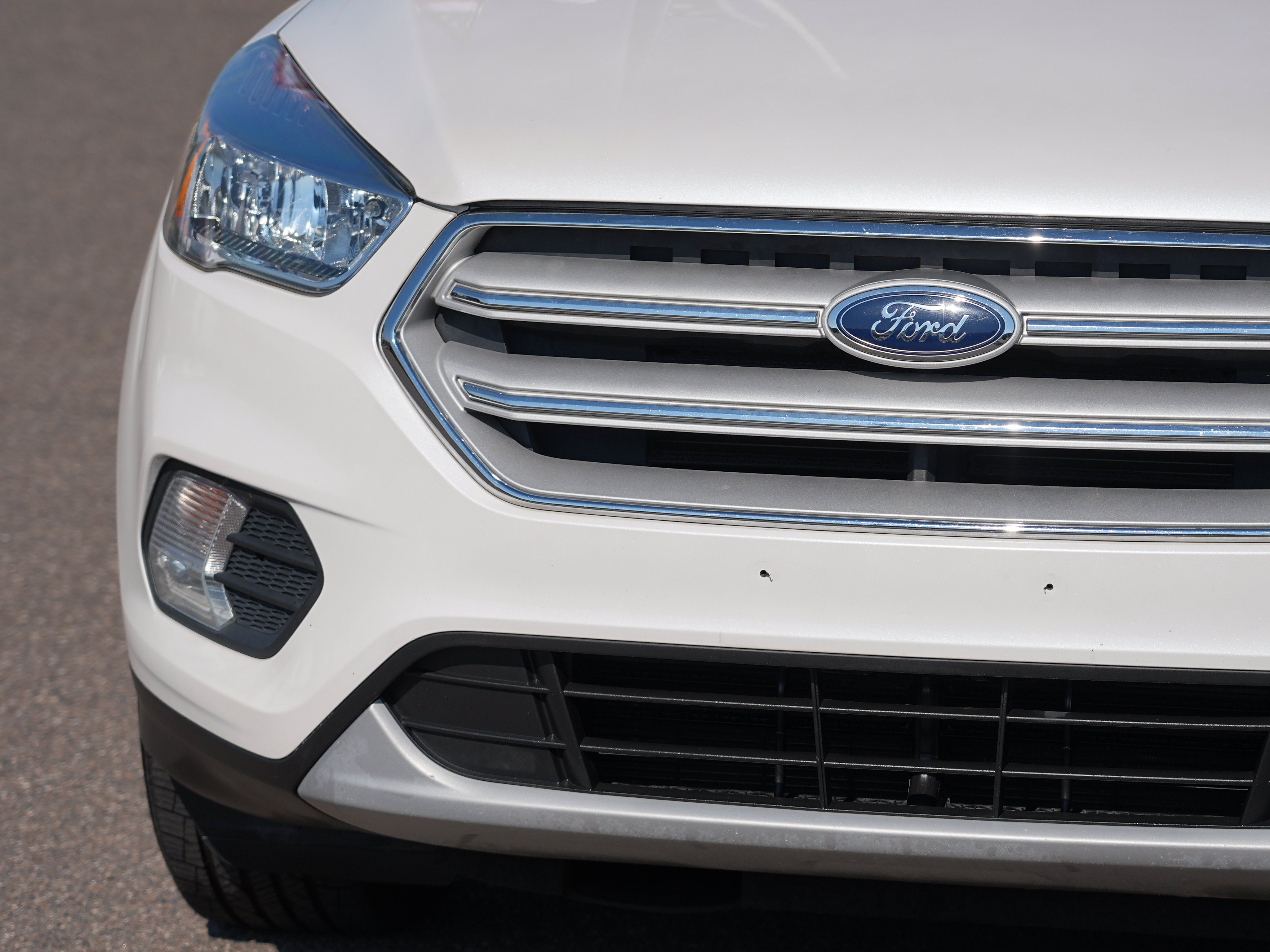 Used 2018 Ford Escape SE w/ SE Sync 3 Package AWD/4WD image 9
