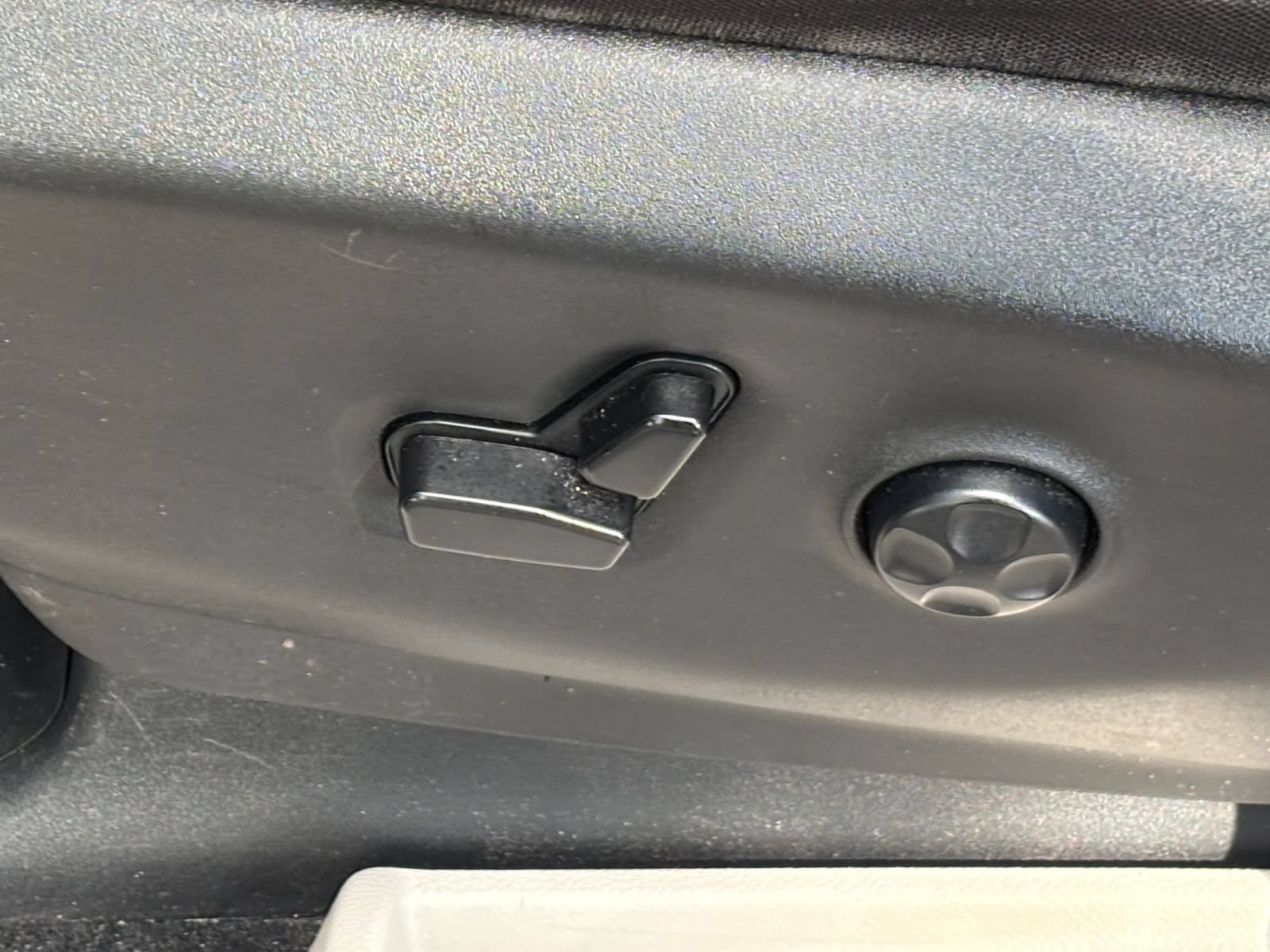 Used 2024 Chrysler Voyager LX FWD image 21