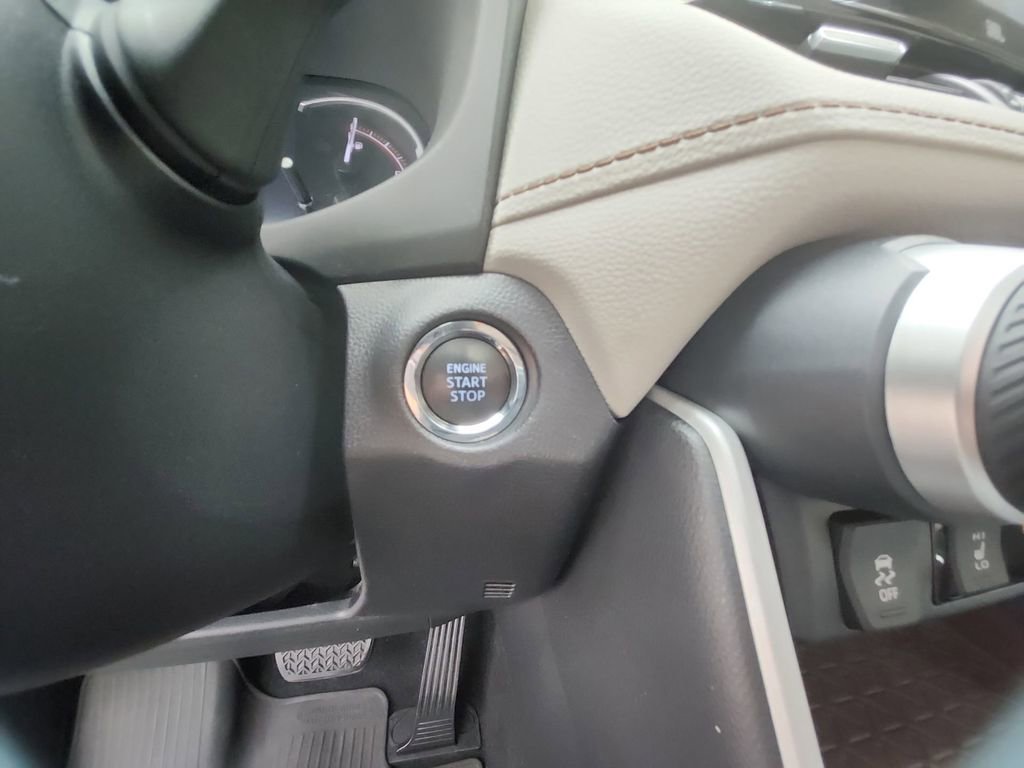 Used 2021 Toyota RAV4 Limited image 21