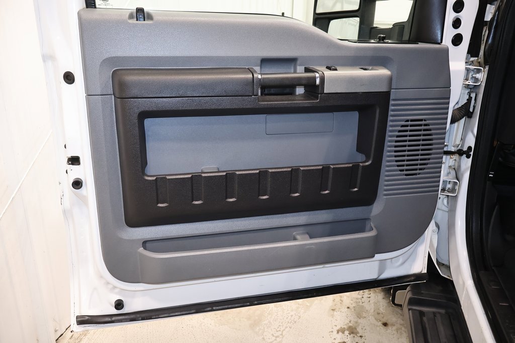 Used 2016 Ford F550 4x4 Regular Cab Super Duty image 10