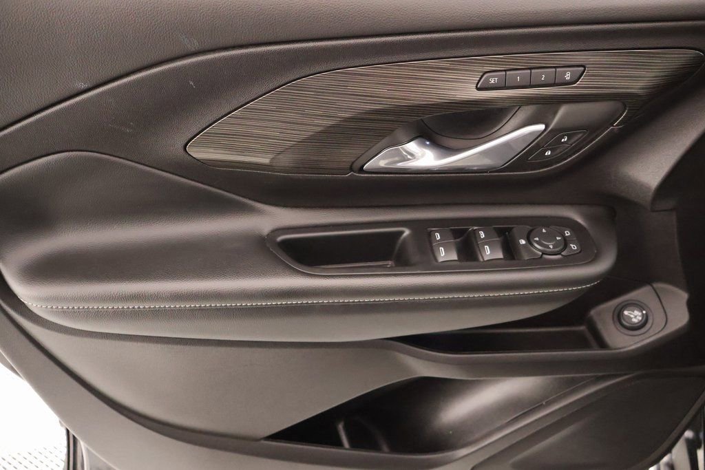 Used 2024 GMC Terrain SLT image 14